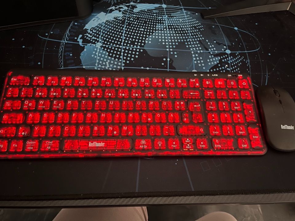 LED Pc Tastatur mit Maus in Duisburg