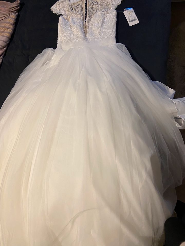 Brautkleid neu, nicht gebraucht in Tamm