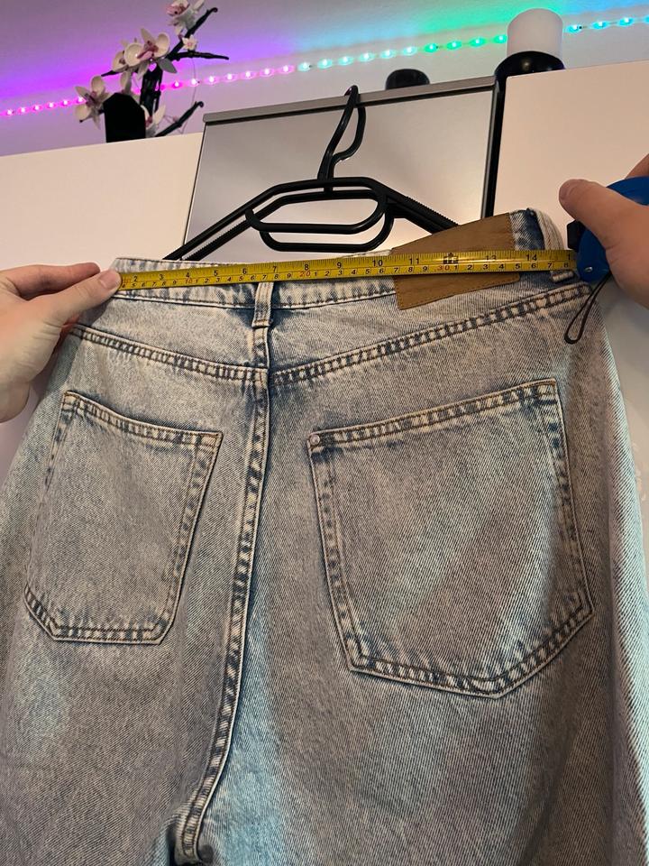 H&M Baggy Jeans Hose Größe 38 Hellblau/Blau 100% Baumwolle in Siegen