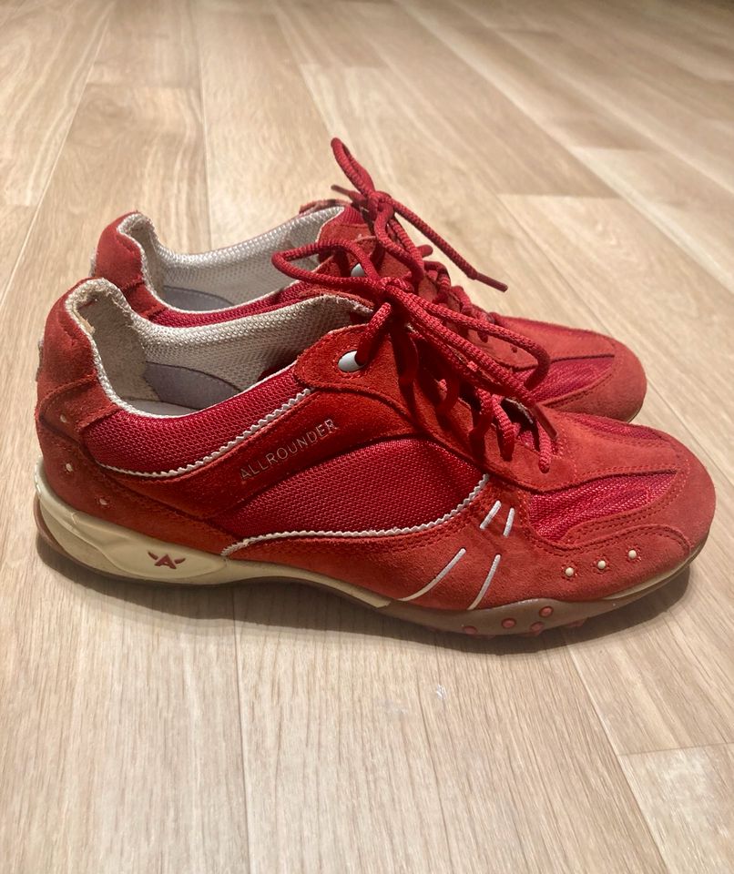 Damenturnschuhe Allrounder, Gr. 39 in Schmalkalden