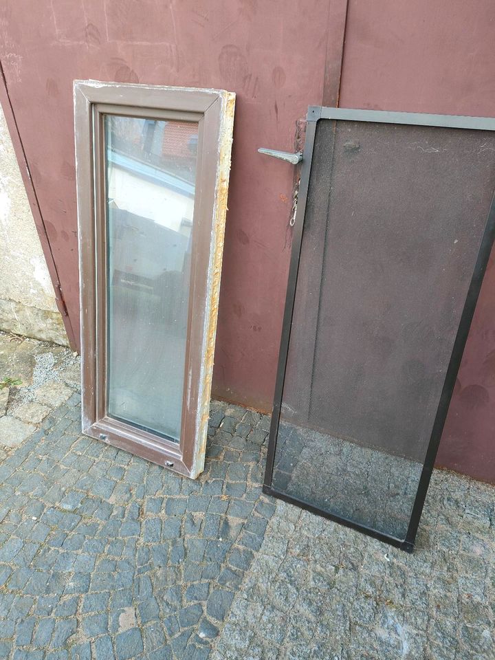 Plastikfenster mit Rahmen 500x1200 mit Fliegenfenster in Doberschau