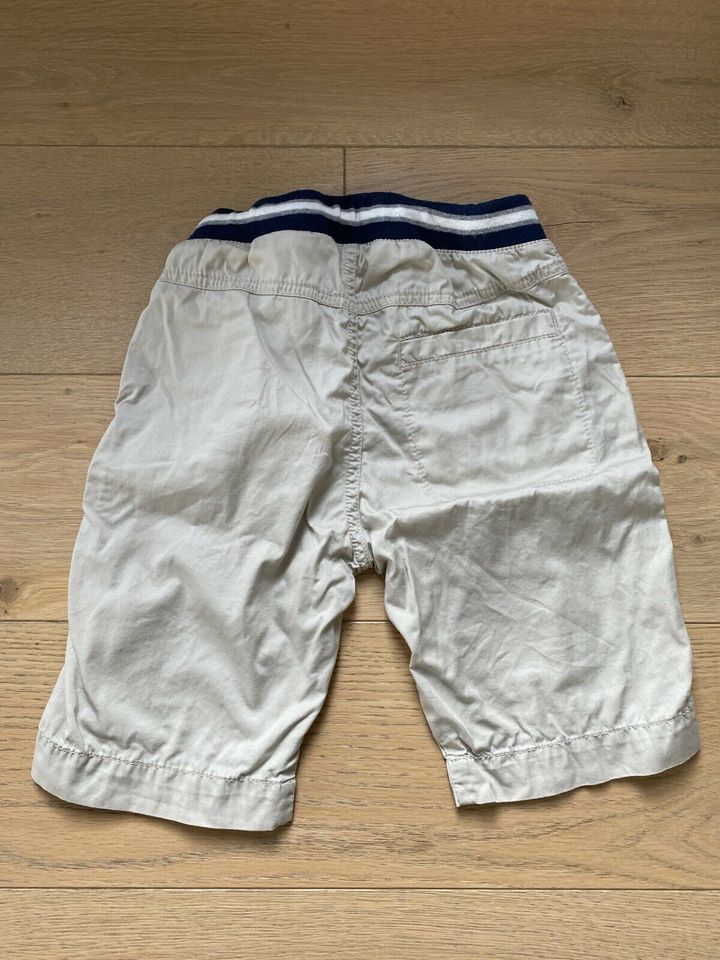 H&M kurze Hose Bermudas Chino Shorts Gr. 140 Beige blau weiß in Nordhorn