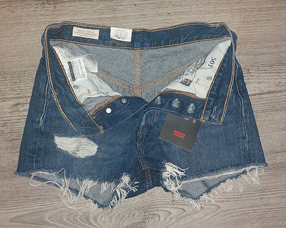 Org. Levi´s 501 Damen Hot - Pants / Jeans Shorts Gr. W 24 NEU in Roßdorf