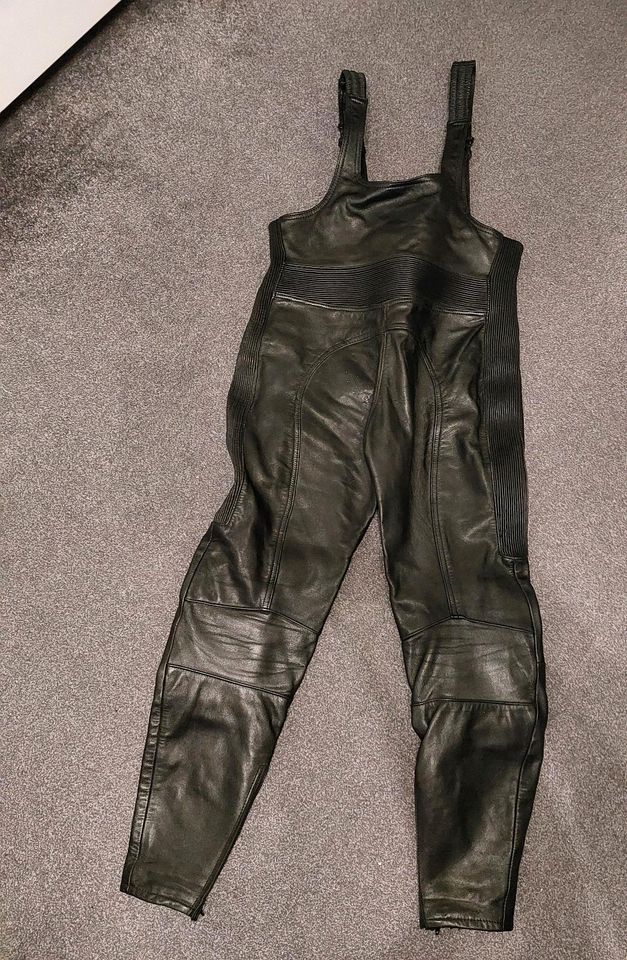 Motorrad Leder Latzhose Lederhose Gr. 44 vintage 90er Rocker IXS in Duisburg