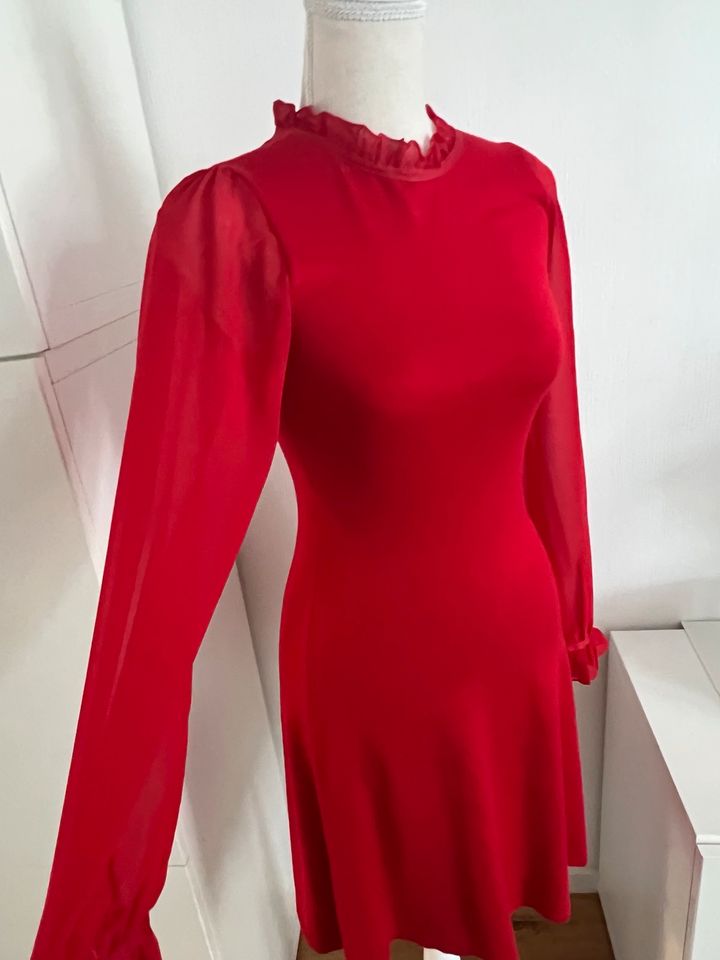 Dieses schöne rote Strick-Kleid von Promod in Größe S in Frankfurt am Main