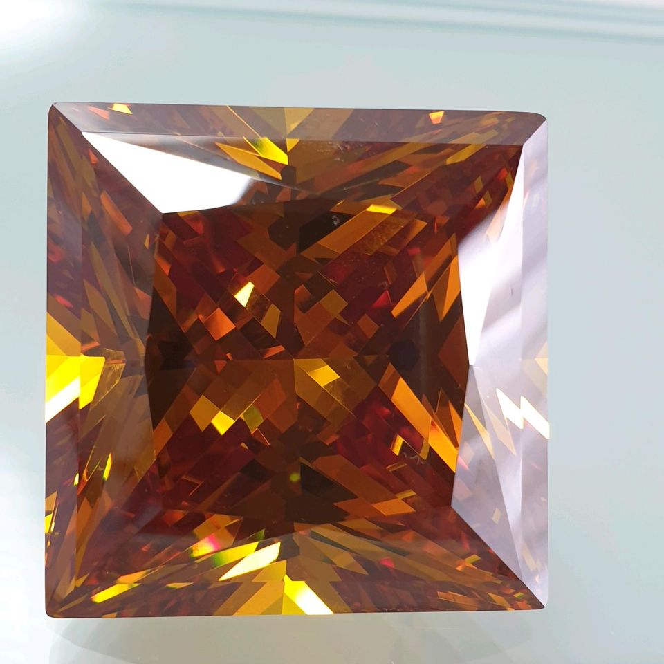 Riesiger facettierter ZIRKONIA Carre ( 530 Carat ) 40 x 40 mm in Recklinghausen