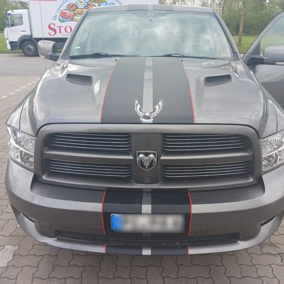 Dodge RAM 5,7 Hemi LPG EZ 10/2011 PS 396 Euro 5 Farbe Grau HU Neu in Elmshorn