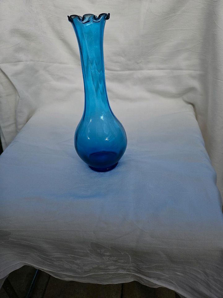 Blaue Glas -Vase in Großenhain