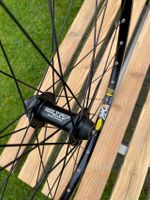 Vorderrad Mavic 717 / 26" Shimano XT - CL TOP Zustand Niedersachsen - Rinteln Vorschau