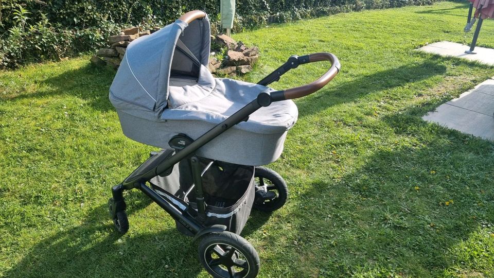 Römer Britax Smile 3 Buggy, Kinderwagen, Babywanne, Set in Neuhausen