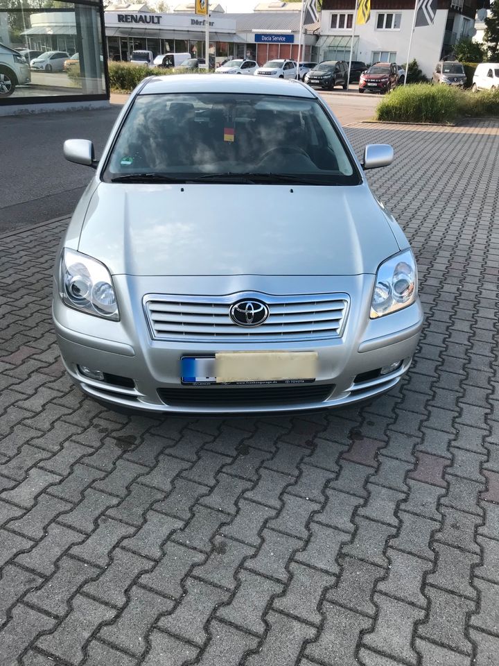 Toyota Avensis 2.4 Automat in Hemau
