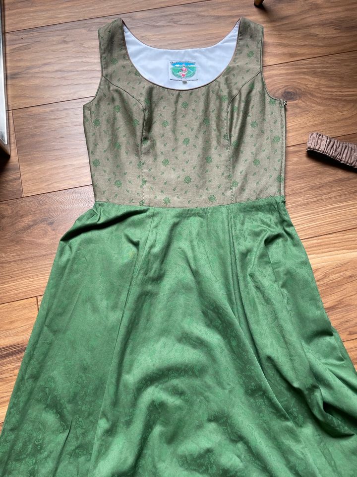 Hochwertiges Dirndl /Landhauskleid in 38 top Qualität mit Gürtel in Moers