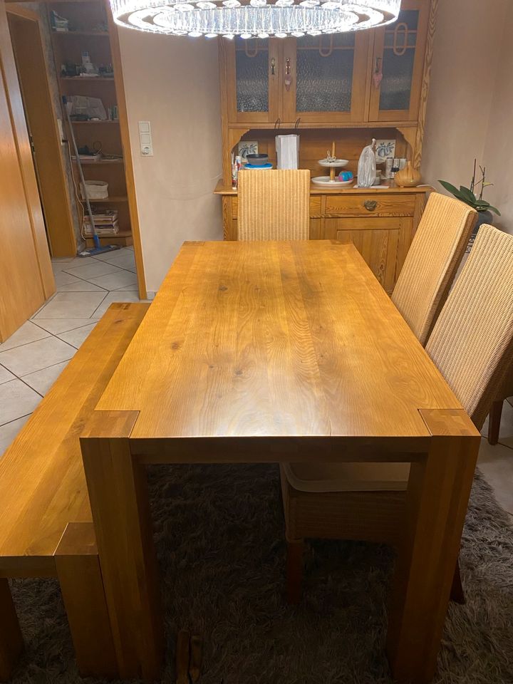 Esszimmer Tisch mit Bank und Stühlen in Meerbusch