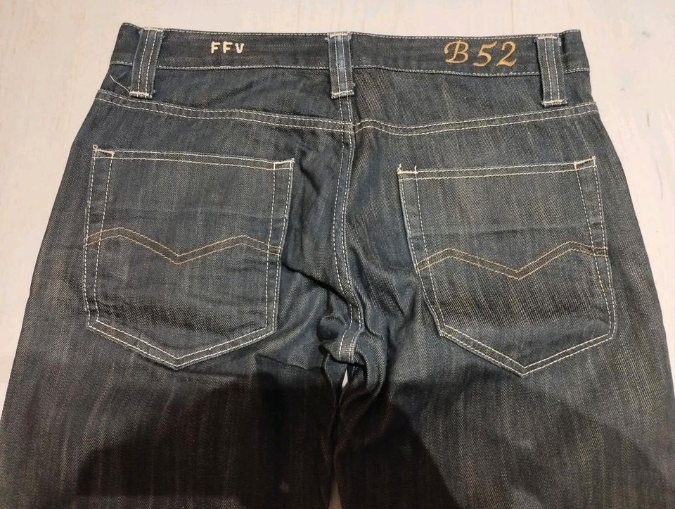 B 52 Jeans für Männer Herrenjeans blau Gr. 32 oder M in Monschau