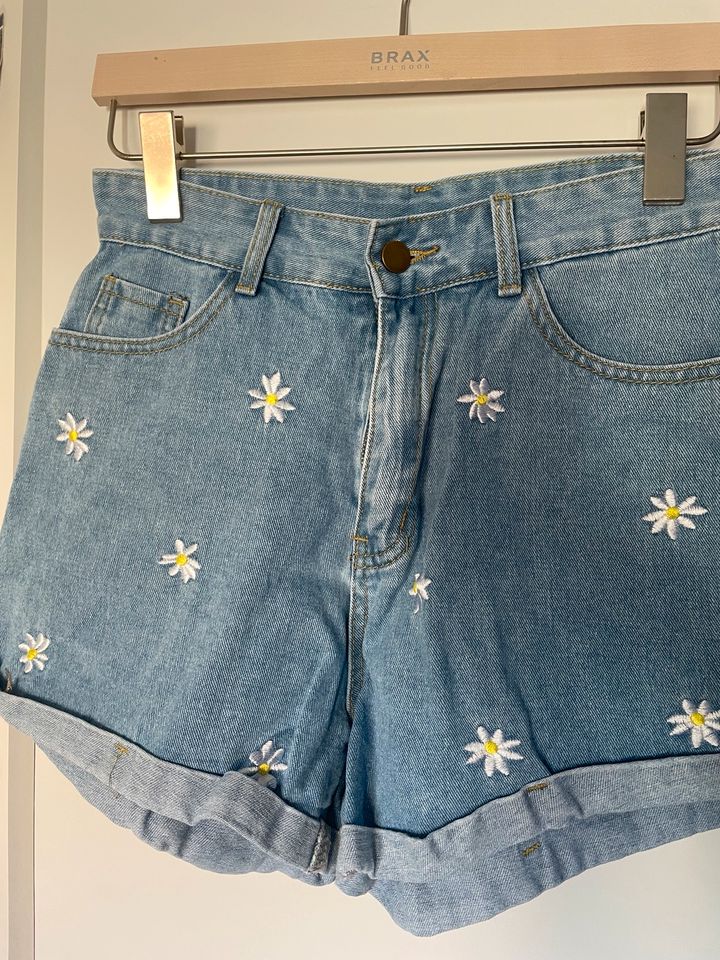 Kurze Jeans Short hellblau in Wesertal