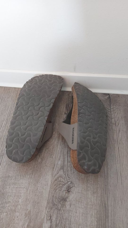 Birkenstock Gizeh, Größe 39, Farbe stone in Wedemark