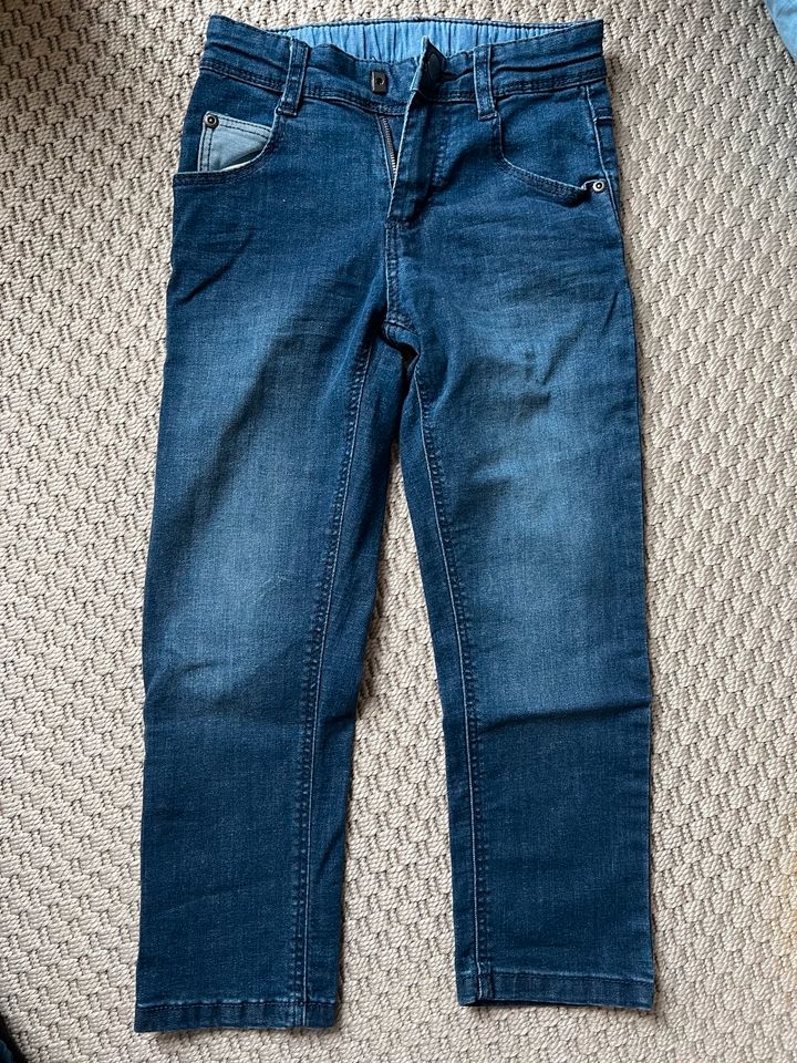 4 Hosen Jogginghosen Jeans 116 für Jungs zusammen für 12€ in Laatzen