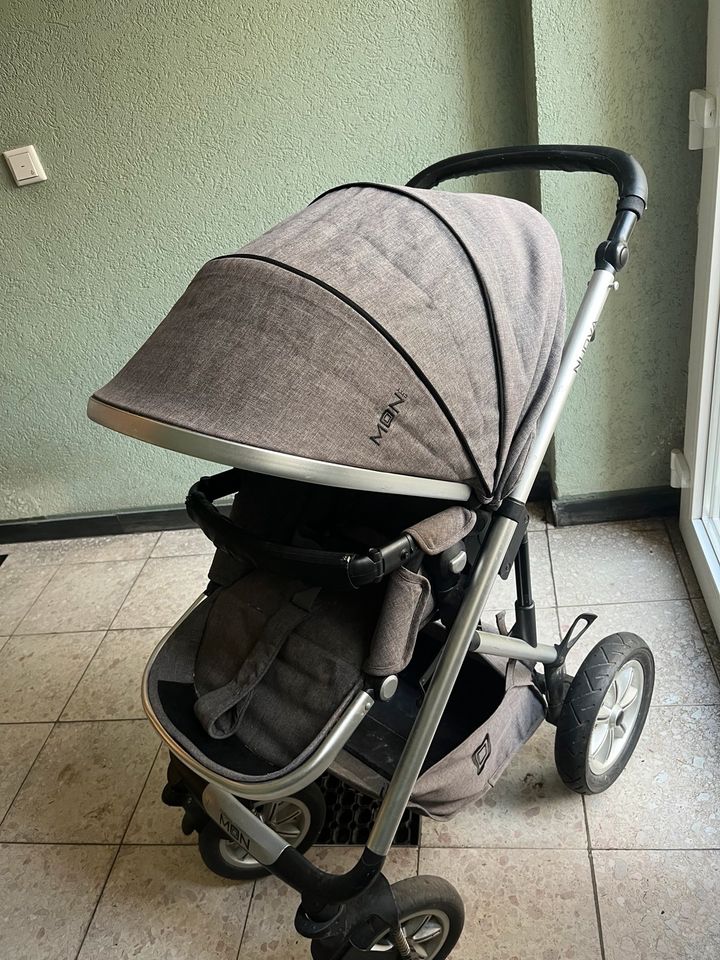 Kinderwagen mit Babyschale und Sportsitz in Düsseldorf