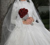 Brautkleid in Weiß mit Tüll (1500€ wer es direkt abholt die Tage) Berlin - Marzahn Vorschau