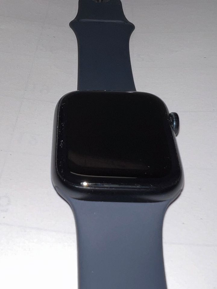 Apple Watch Serie SE (2. Generation) GPS+Esim Mobil. schwarz 2022 in Dachau