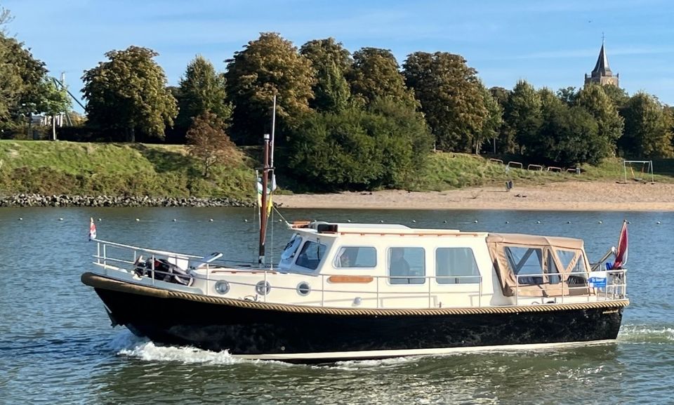 Schönes Stahlschiff Schiff Yacht Stahlyacht Boot zum Verkauf in Magdeburg