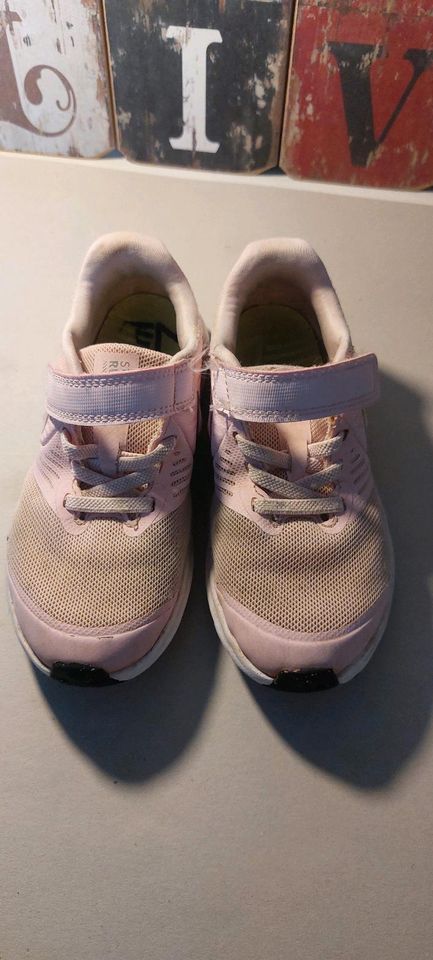 Nike Gr. 28,5 - Turnschuhe - Sneaker - rosa - Klettverschluss in Königheim