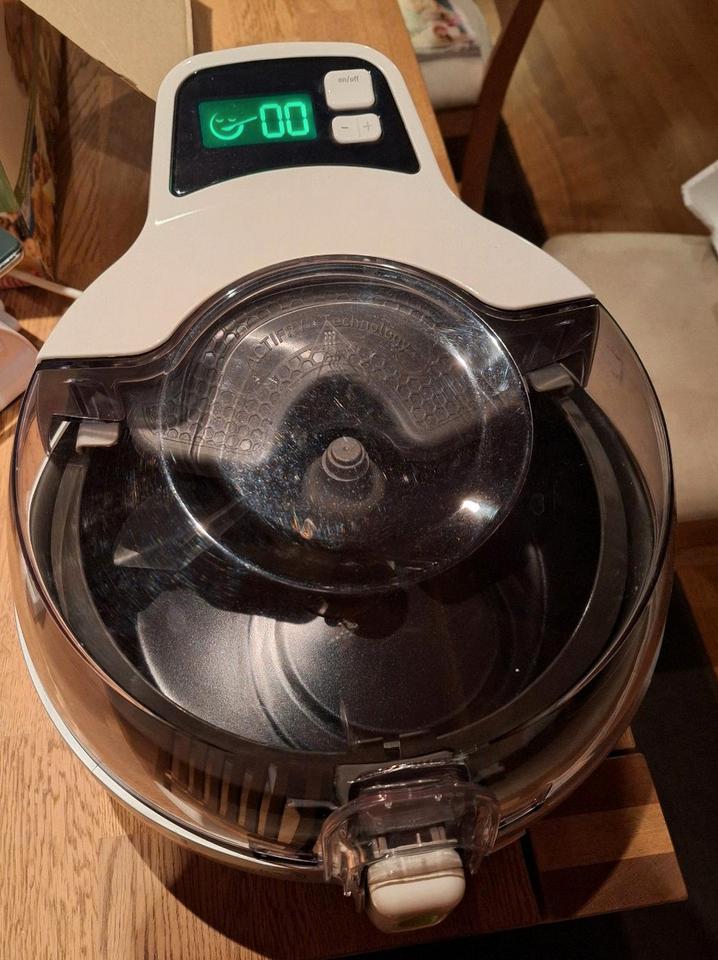Heißluftfriteuse; Tefal ActiFry family; für 1,5 kg Kartoffeln in Homburg