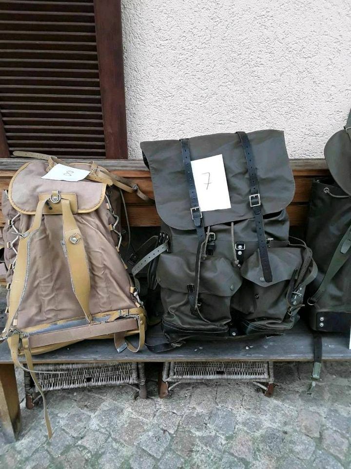 Armee ,Militär- Rucksack, Tornister, Schweiz. Brotbeutel, Feldfl. in Malsburg-Marzell