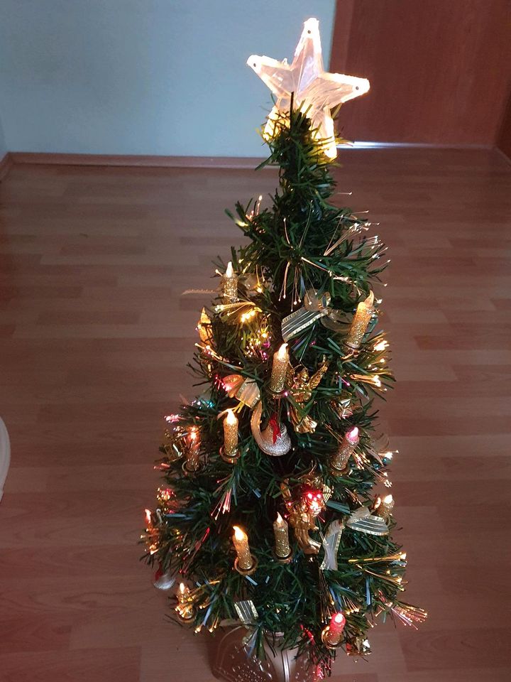 BADER FIBERGLAS WEIHNACHTSBAUM DREHT MUSIK 90 CM in Wuppertal