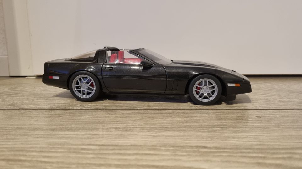 1:18 AutoArt Chevrolet Corvette C4 Targa 1986/Schwarz/ Z06 Felgen in Ebhausen