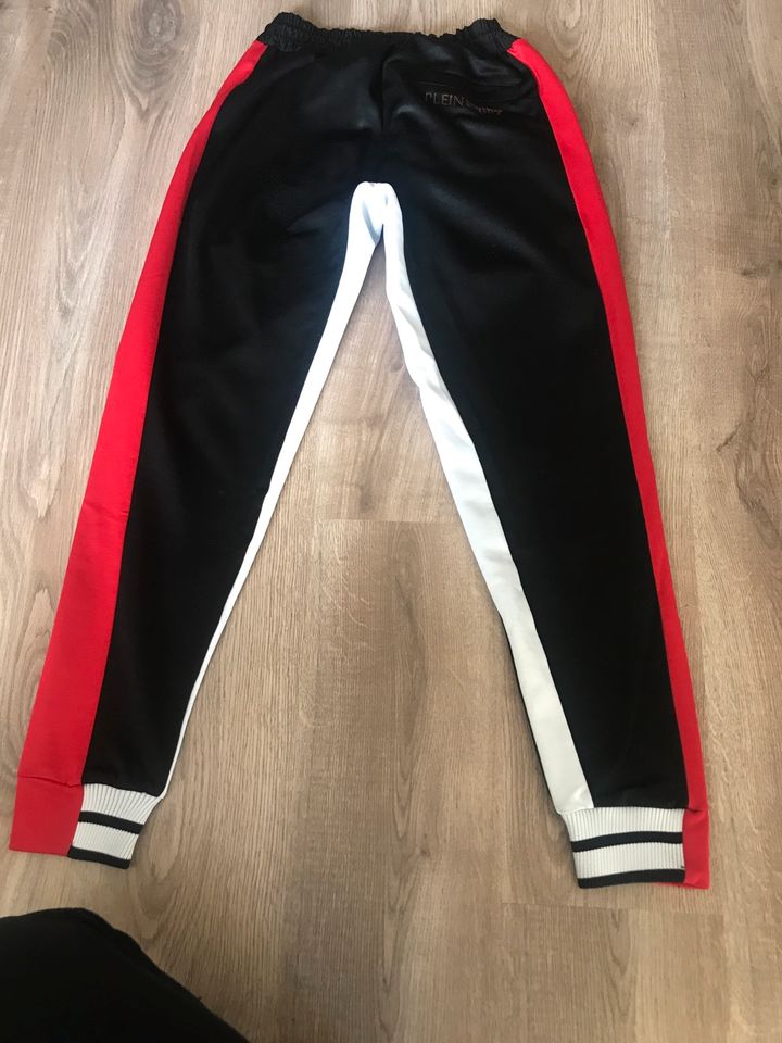 Philipp Plein Jogginghose schwarz (rot/weiß) Gr. S in Neu-Isenburg