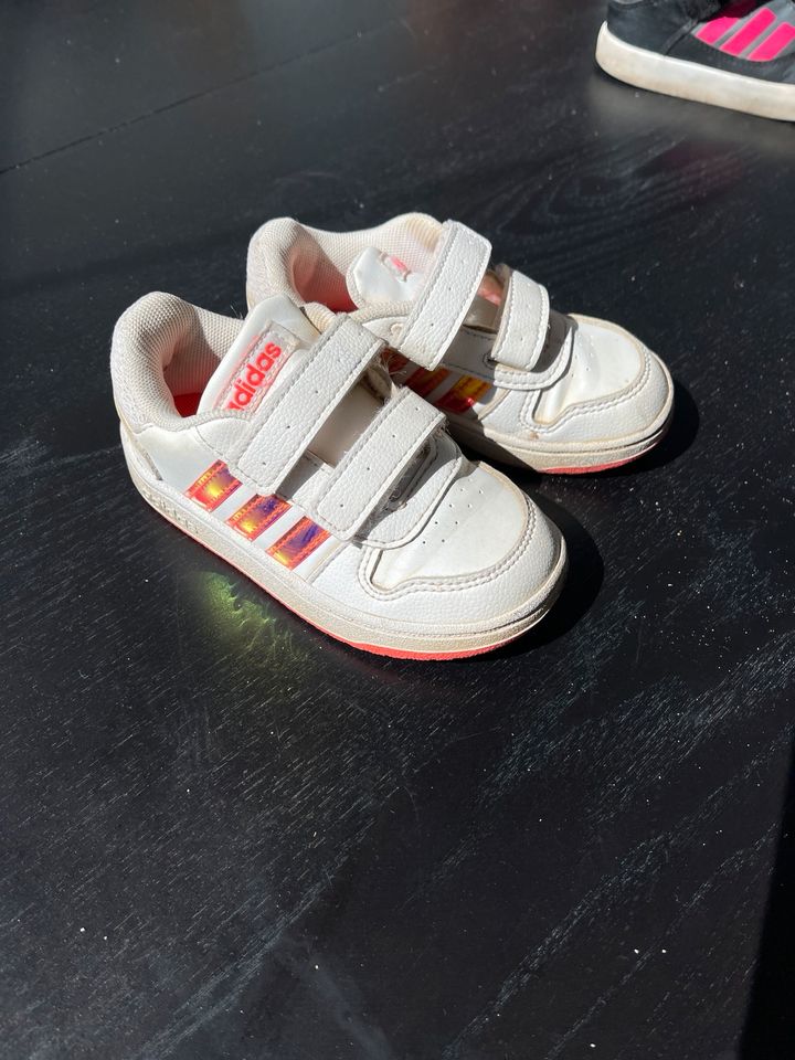 Adidas Crane Stiefel Kinder Schuhe Gr. 25 in Düsseldorf