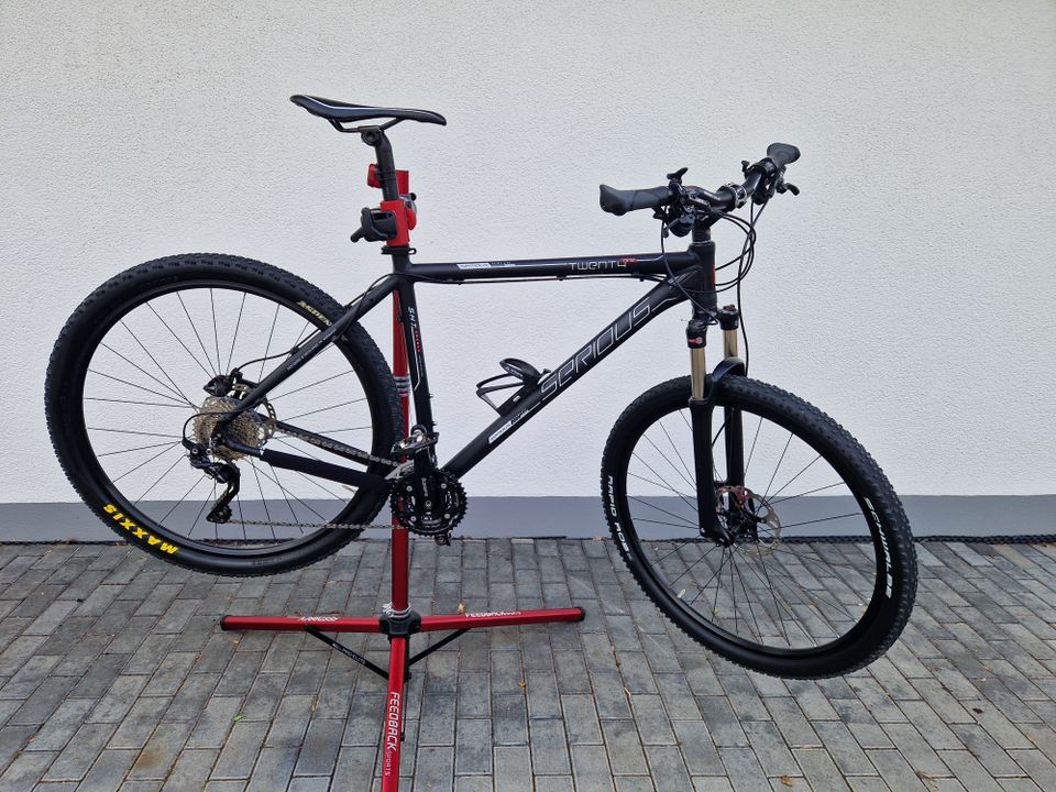 Fahrrad MTB 29" mit XT Bremsen, XT Pedale, XT Schaltung und Fulcr in Kreuzau
