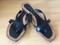 S. Oliver Zehentrenner Pantoletten Sandalen Leder schwarz Gr. 40 Hessen - Heusenstamm Vorschau