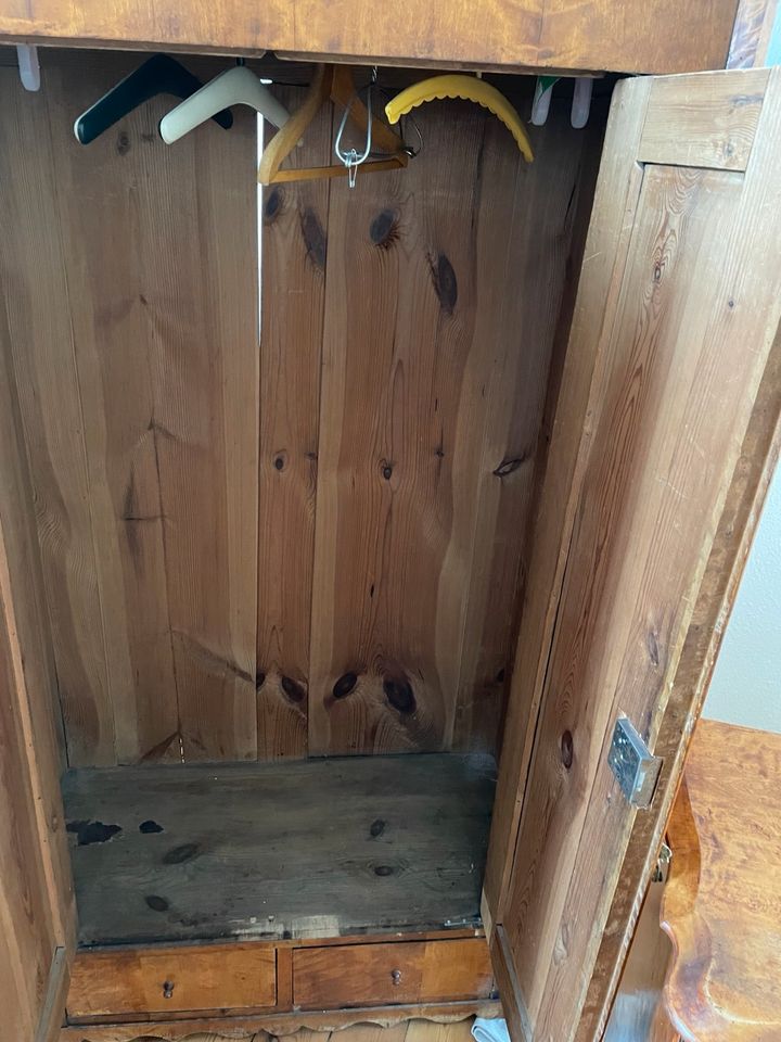 Biedermeier Schrank Birke in Rostock