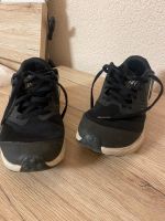 Nike Kinderschuhe schwarz/Weiß getragen Größe 38 Rheinland-Pfalz - Neuwied Vorschau