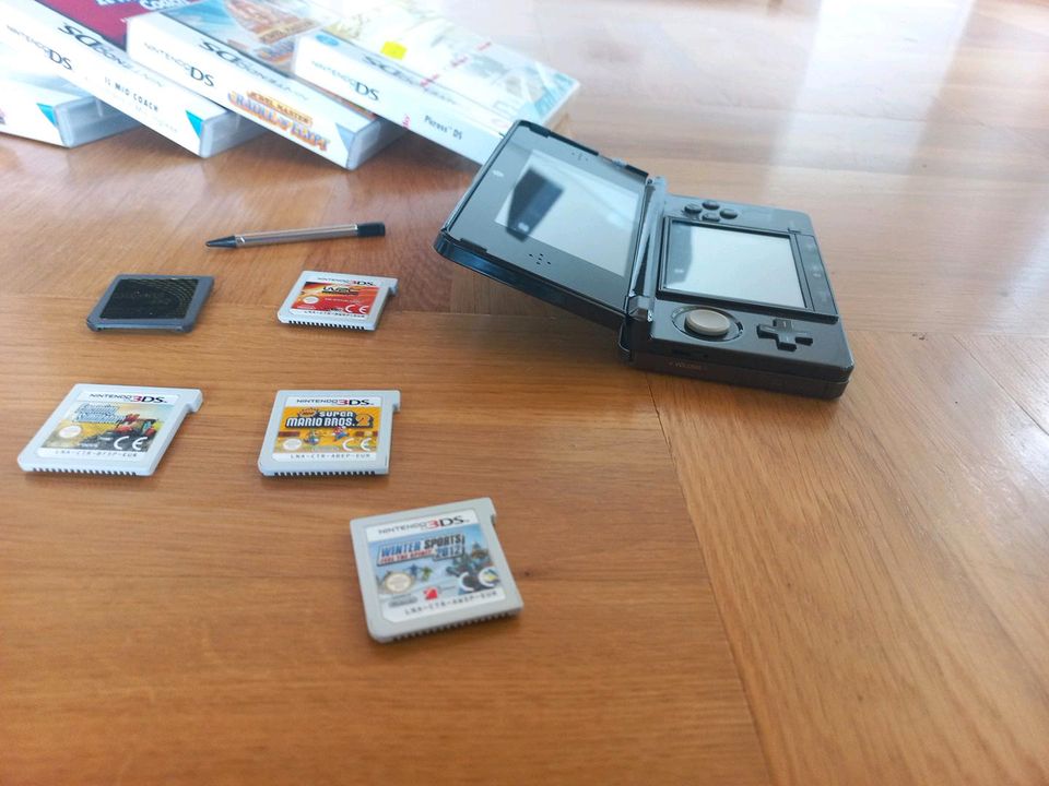 Nintendo 3DS XL mit 10 Spiele und Tasche. in Singen