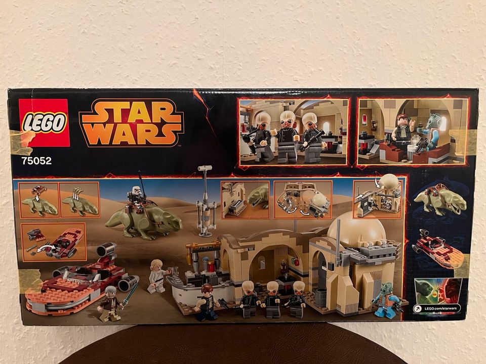 Lego Starwars Mos Eisley Cantina Set in Kissing