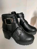 Bershka Stiefel mit Cutout Gr. 36 schwarz NEU Baden-Württemberg - Brackenheim Vorschau