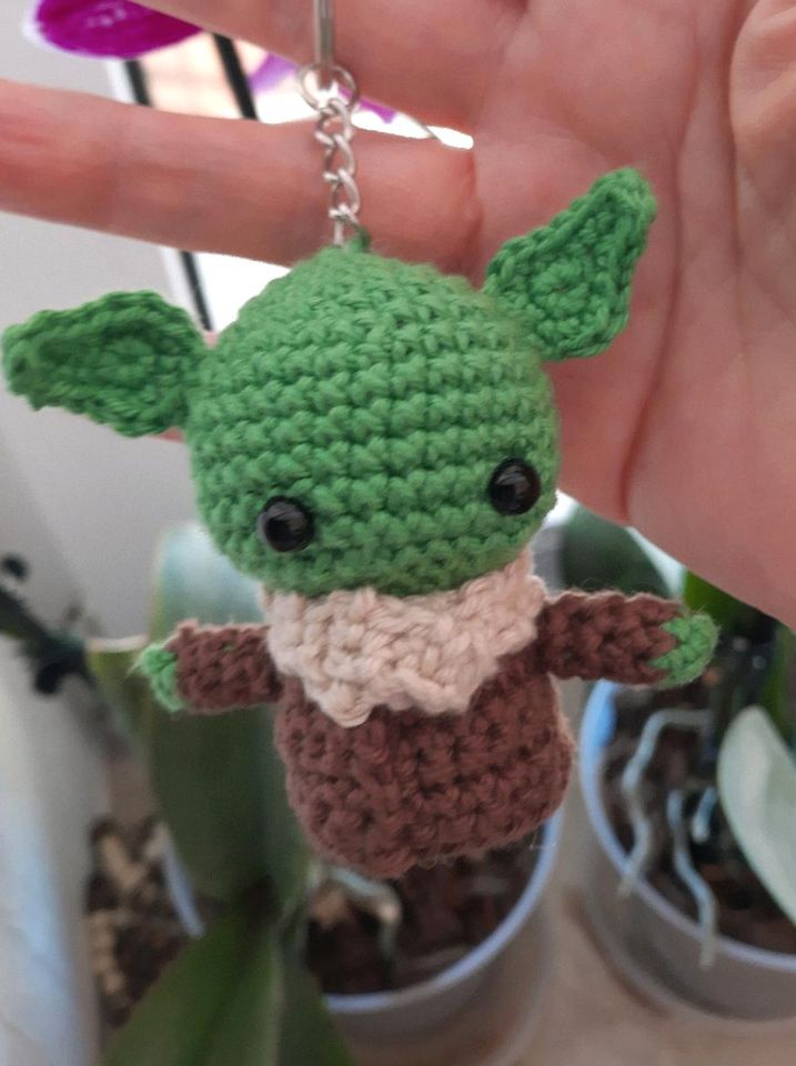 Stofftier, Baby-Yoda, Amigurumi, Schlüsselanhänger, Handarbeit in Burgrieden