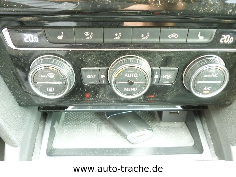 Volkswagen Passat Variant Highline LED Navi AHK PDC V+ H in Dresden