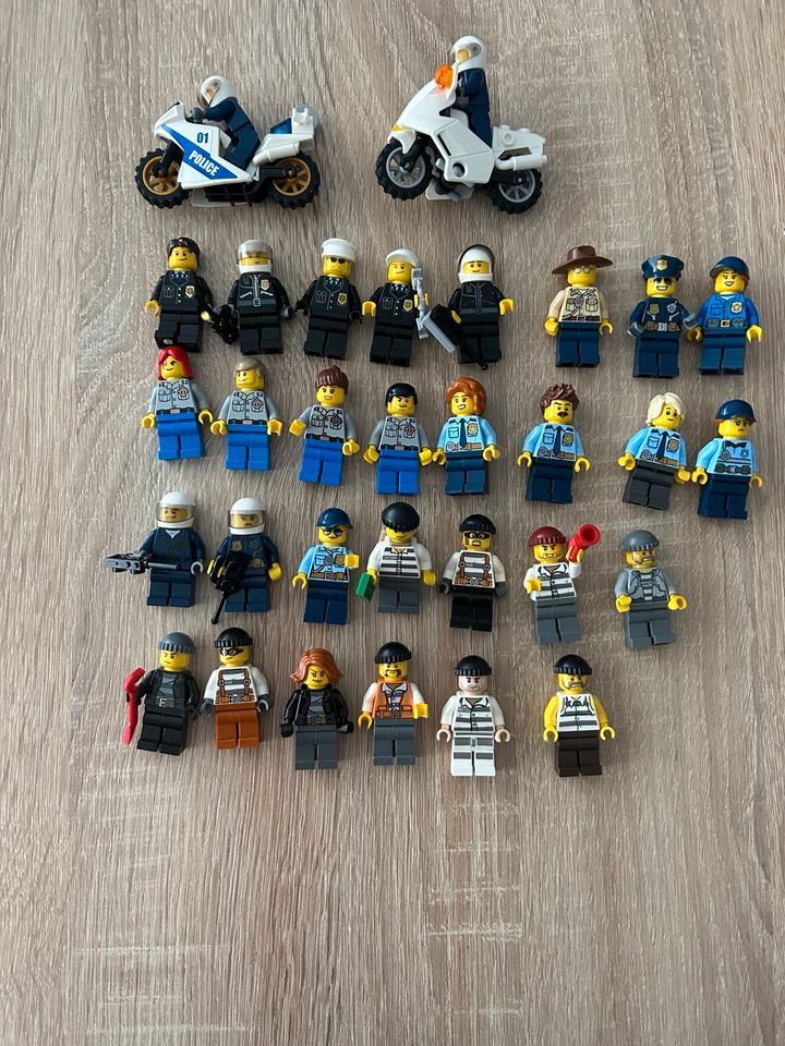 Lego City Figuren , Stadtbewohner , Polizisten , Feuerwehrleute in Köln