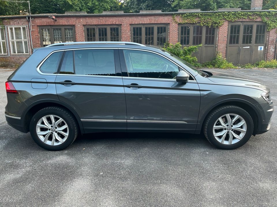 VW Tiguan 2.0 TSI DSG 4M 180 PS, AHK, Panorama Dach, 360 Kamera in Aachen