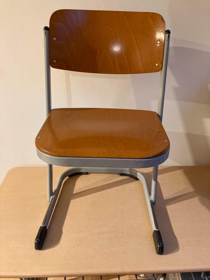 Kinderstuhl Stuhl sehr stabil wetterbeständig in Schermbeck