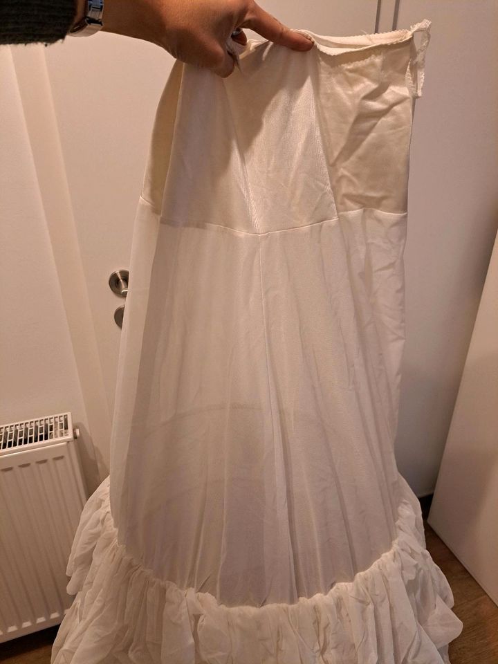 Brautkleid Größe 46/48 in Unterschleißheim