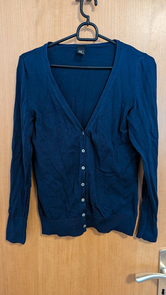 Cardigan Strickjacke dunkelblau Gr. 38 in Garbsen