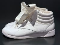 Reebok Sneakers Freestyle Weiß Leder Satin Schleife 37 Hamburg-Nord - Hamburg Eppendorf Vorschau