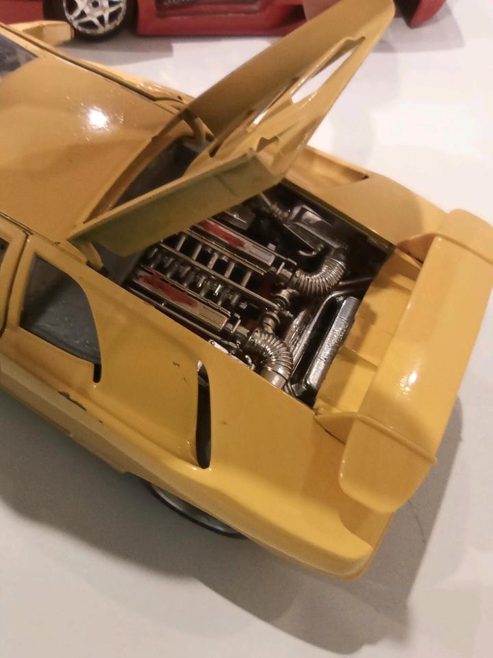 Modellauto Ferrari Lamborghini 1:18 burago defekt Ersatzteile in Hamburg