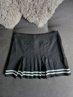 H&M schwarz, weißer Faltenrock / black & white skirt Niedersachsen - Oldenburg Vorschau