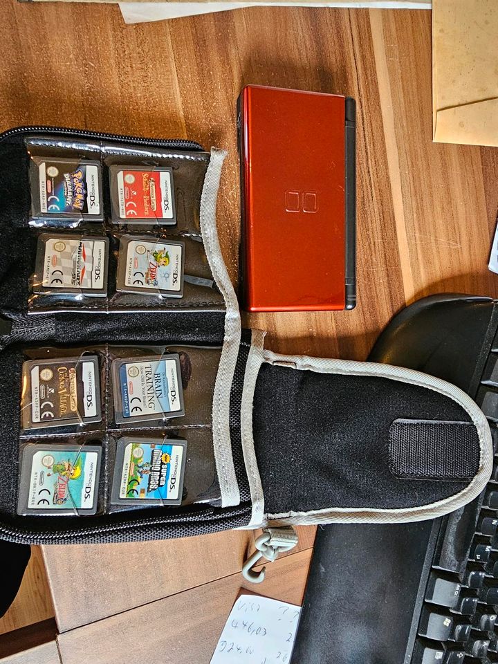 Nintendo DS Lite + 8 Spiele + Ladegerät in Flieden